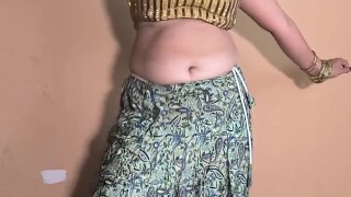 Amateur Indian couple presenting extremely hot dance